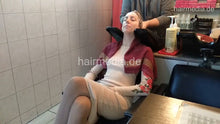 Laden Sie das Bild in den Galerie-Viewer, 6207 Jana 1 backward salon shampooing hair and ear by barber  CAM 2
