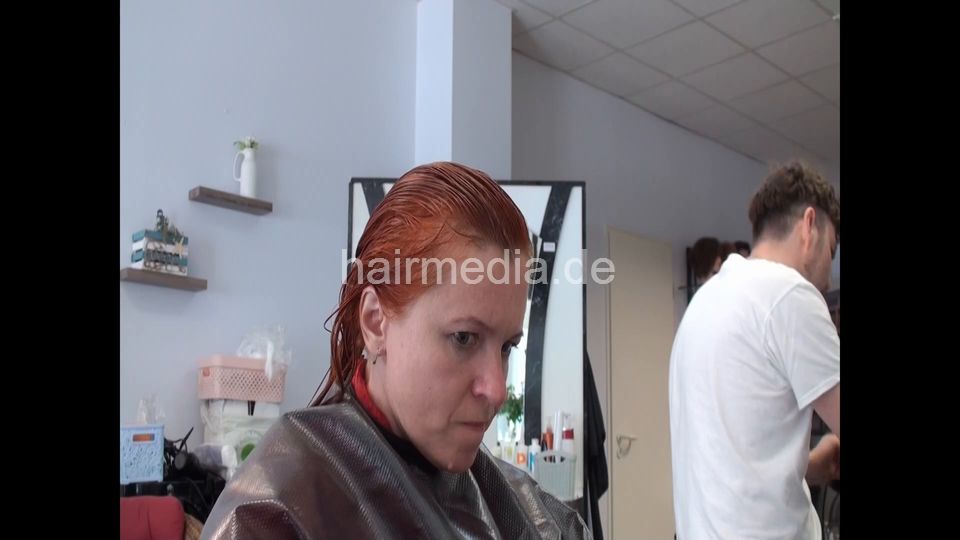 7202 Ukrainian hairdresser in Berlin 220515 6th 1 shampooing redhead Zoya controlled