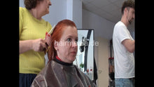 Load image into Gallery viewer, 7202 Ukrainian hairdresser in Berlin 220515 6th 1 shampooing redhead Zoya controlled