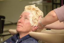 Cargar imagen en el visor de la galería, 7090 s0421 Barberette PetraS by colleauge 4 backward shampooing