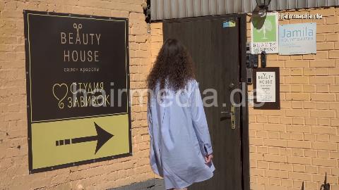 7200 longshirt lady 1 backward shampoo by barber chaircam