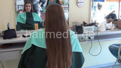 8043 1 dry cut long hair trim on dry hair in Frankfurt, Germany