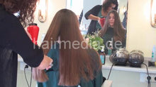 Carica l&#39;immagine nel visualizzatore di Gallery, 8043 3 haircut and style long hair Frankfurt salon