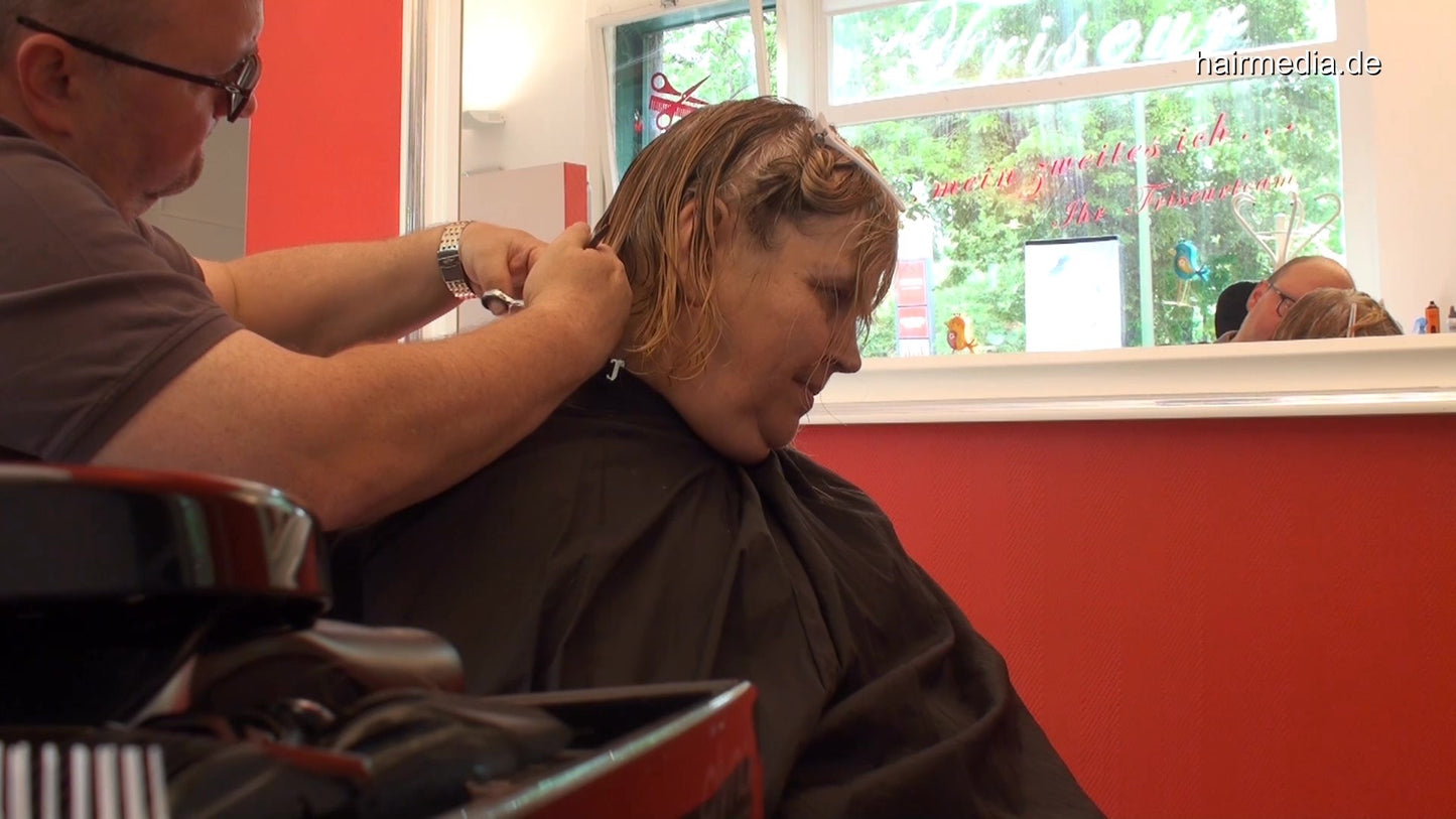 8160 11 AndreaS by truckdriver Zoya controlled haircut