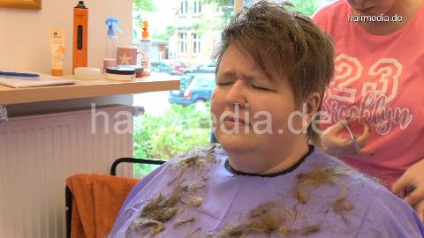 8160 23 BabsyT by Jasmin strong dry haircut