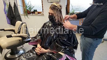 Laden Sie das Bild in den Galerie-Viewer, 8163 4 how to get chewing gum out of your hair - Part 4: wet cut OUT by barber