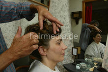 Laden Sie das Bild in den Galerie-Viewer, h118 PT Rita mature lady forward wash and blow by old barber