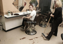 Laden Sie das Bild in den Galerie-Viewer, 838 SandraZ Barbershop dry cut haircut on dry hair in barberchair