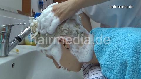 8400 Jovana 190812 strong forward wash and blow