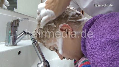 8400 Angela 2 forward wash in barbershop