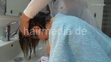 Carica l&#39;immagine nel visualizzatore di Gallery, 8400 Svetlana 1 forward shampooing in barbershop