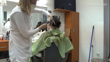 Laden Sie das Bild in den Galerie-Viewer, 8401 Andjela 1 dry cut buzzcut in barbershop by female barber JelenaB