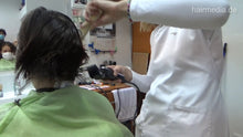 Carica l&#39;immagine nel visualizzatore di Gallery, 8401 Andjela 1 dry cut buzzcut in barbershop by female barber JelenaB