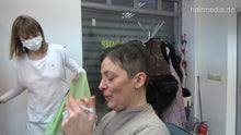 Cargar imagen en el visor de la galería, 8401 Andjela 2 forward shampoo hairwash in barbershop by female barber JelenaB