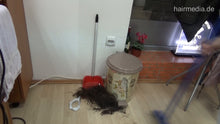 Cargar imagen en el visor de la galería, 8401 Andjela 2 forward shampoo hairwash in barbershop by female barber JelenaB
