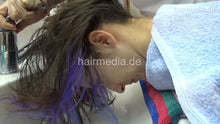 Cargar imagen en el visor de la galería, 8401 Elena 2 forwardshampoo hair- face- and earwash by female barber in barberchair