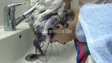 Carica l&#39;immagine nel visualizzatore di Gallery, 8401 Elena 2 forwardshampoo hair- face- and earwash by female barber in barberchair