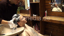 Cargar imagen en el visor de la galería, 9073 12 Alicia by barber Davide backward salon shampooing