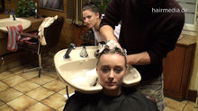 Charger l&#39;image dans la galerie, 9073 15 Vivienne by barber Davide backward salon controlled shampooing