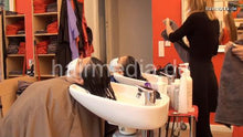 将图片加载到图库查看器，9091 thick hair facemask teens synced by Zoya in red apron backward salon wash backcam