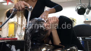 9092 Zoya wet XXL hair shampooing Marinela 1 forward in leatherpants