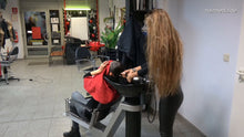Laden Sie das Bild in den Galerie-Viewer, 9092 Zoya wet XXL hair shampooing Marinela 2 backward in leatherpants