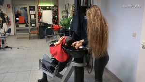 9092 Zoya wet XXL hair shampooing Marinela 2 backward in leatherpants