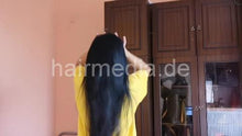 Laden Sie das Bild in den Galerie-Viewer, 9093 12 Long Hair Flip ang Hair Play Filipina Long Hair