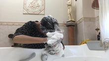 Carica l&#39;immagine nel visualizzatore di Gallery, 1147 self shampooing ASMR relax sound grey pullover in bathroom over tub