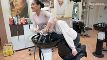 将图片加载到图库查看器，1191 Agnieszka 1 by Amal forward shampoo in backward bowl