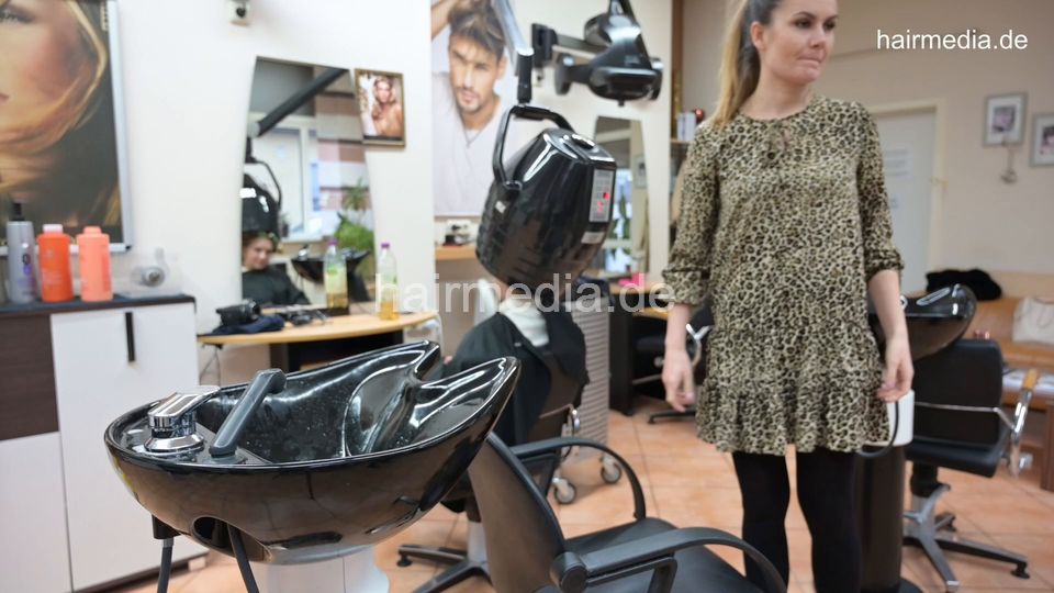 1192 Agnieszka by Iliana forward over backward station shampooing