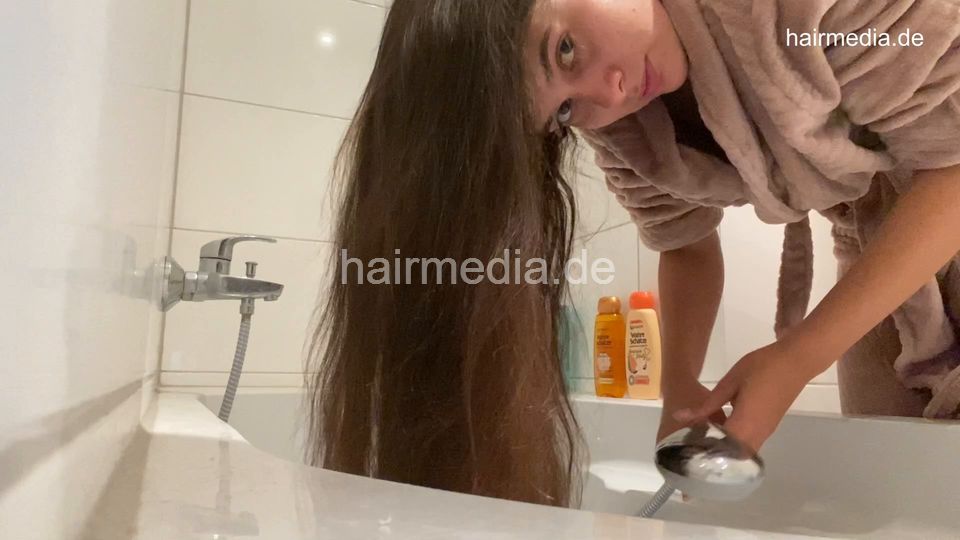 1172 AlinaR  21_11_16 self over bathtub HD camera video