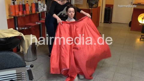 9085 Aljona by Veronique backward shampoo in red cape