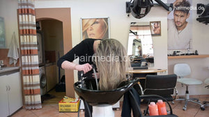 1193 Antonija 1 self forward shampooing in salon backward bowl