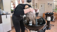 Laden Sie das Bild in den Galerie-Viewer, 1193 Antonija 1 self forward shampooing in salon backward bowl