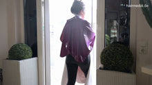 Load image into Gallery viewer, 1193 Antonija by barber backward shampooing and blow in purple PVC cape