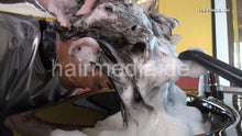 Charger l&#39;image dans la galerie, 9086 Asya by Veronique 2 forward salon shampooing rich lather earwash facewash pvc shampoo cape