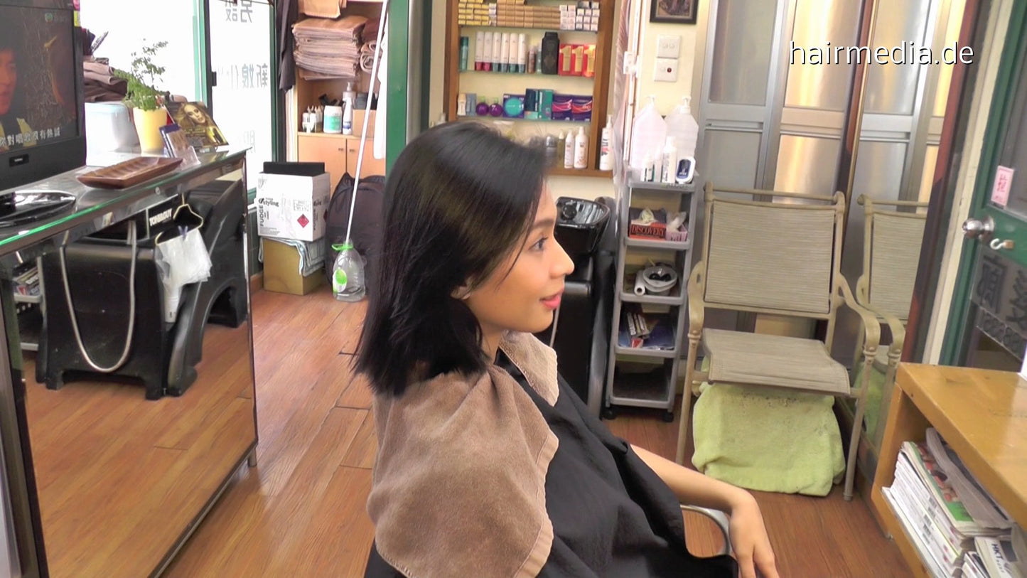 359 Ayu shampooing backward by barber