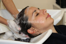 Charger l&#39;image dans la galerie, 1060 Alicia by hobbybarberette braces Natia in bikini pampering shampooing and blow