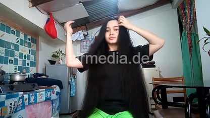 9148 Asia long hair combing and washing