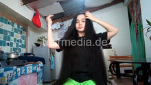 将图片加载到图库查看器，9148 Asia long hair combing and washing