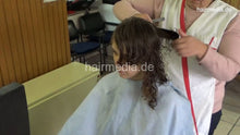 Load image into Gallery viewer, 1190 Mom Cvetana 2 haircut