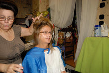 Cargar imagen en el visor de la galería, 6302 Marika 1 dry hair firm teasing in comb out cape and dry style updo