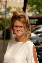 Load image into Gallery viewer, 6302 Marika 1 dry hair firm teasing in comb out cape and dry style updo