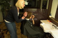 Charger l&#39;image dans la galerie, 8090 NathalieN s1328 2 forward shampoo hairwash by mature barberette