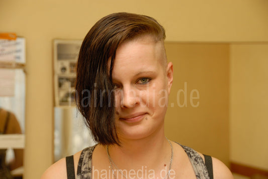 8152 Jessica by barber truckdriver dry and wet cut buzz