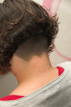 将图片加载到图库查看器，8135 Tina cut and napeshave by male barber with clippers
