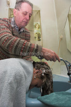 将图片加载到图库查看器，6114 KristinaB 1 forward hairwash in vintage salon by strong very old barber
