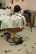 Laden Sie das Bild in den Galerie-Viewer, 8071 MelanieC 3 cut by old barber in barbershop