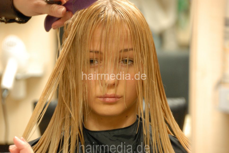 4054 Yara 3 cut haircut mom controlled in Kassel salon